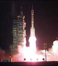 Start rakety Dlouh pochod s lod enzhou [Foto: Xinhua]